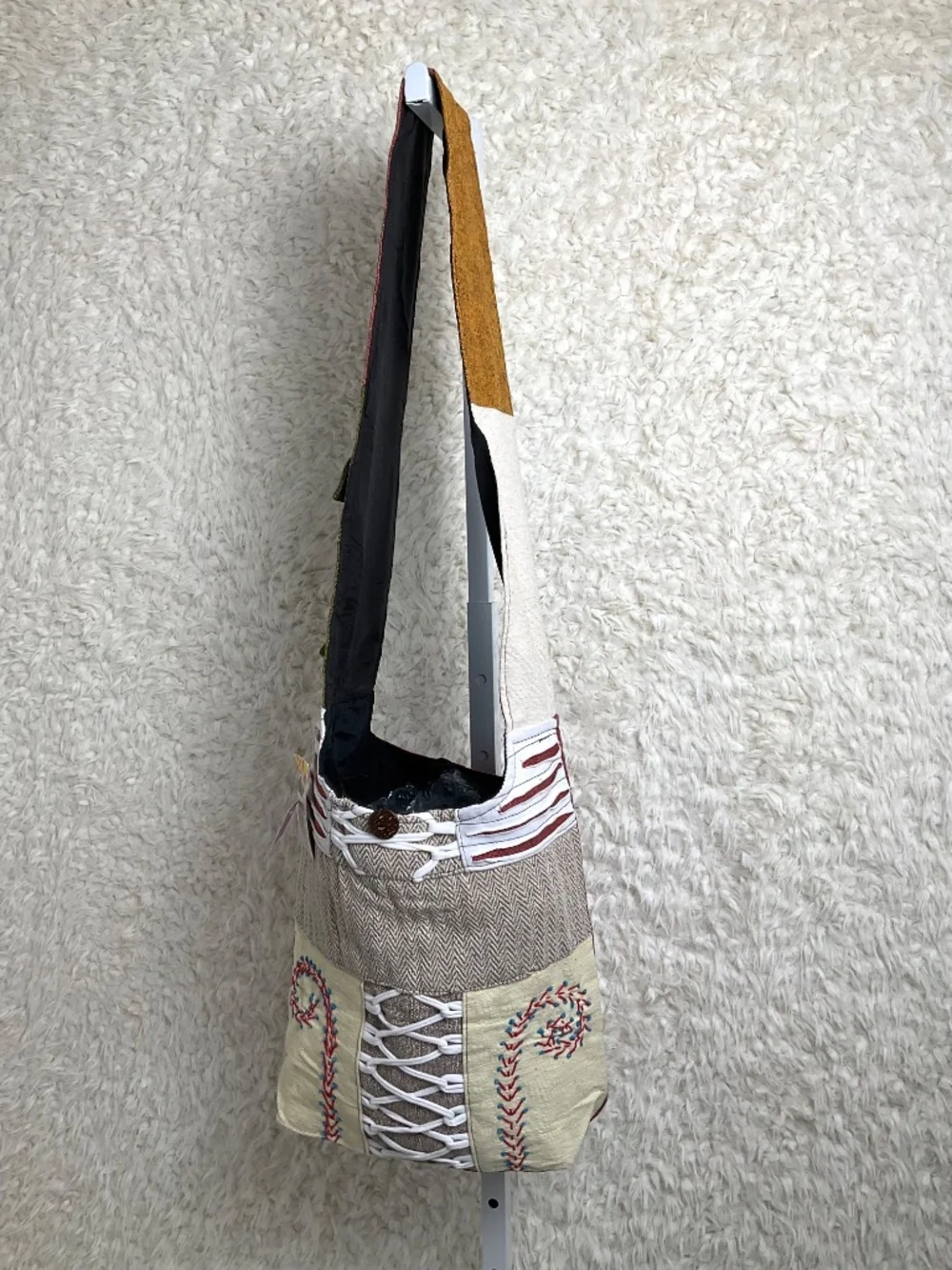 HIMALAYAN HOBO-STYLE WOMEN'S CROSSBODY/SLING PURSE~NWT!